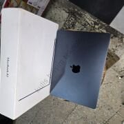 2.EL MacBook Air m3 8gb Ram 256gb SSD
