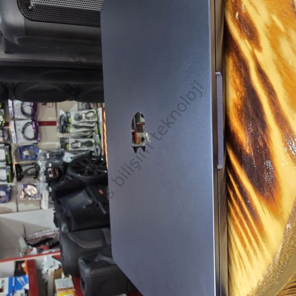 2.EL MacBook Air m3 8gb Ram 256gb SSD